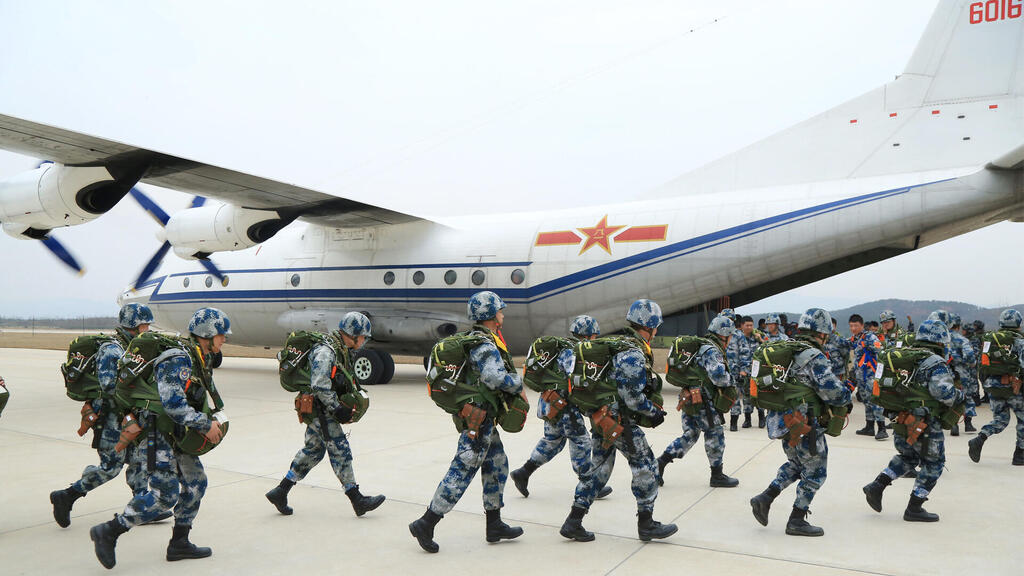 הקברניט צניחה צנחנים