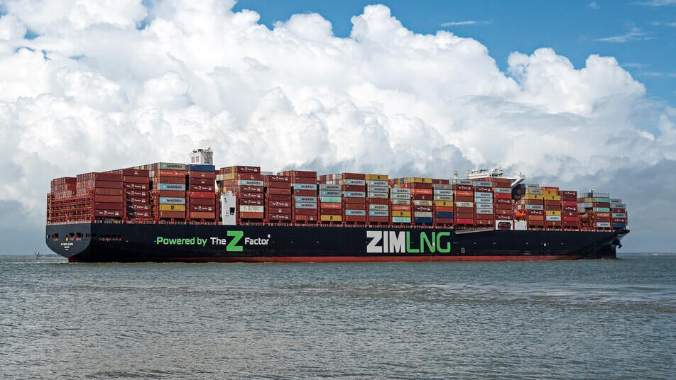 מכולה של צים (צילום: צילום: Daniel Wright98 / Shutterstock) אוניית מכולה של צים