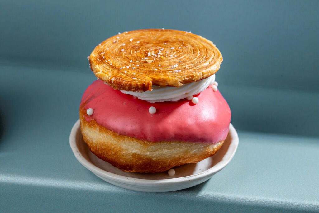 סופגניה של קונדיטוריית ביסקוטי (צילום: בועז לביא) סופגניה סופגניות קונדיטוריית ביסקוטי פנאי