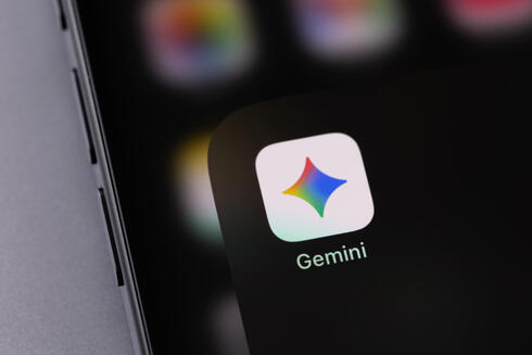 Gemini logo. Gemini logo.