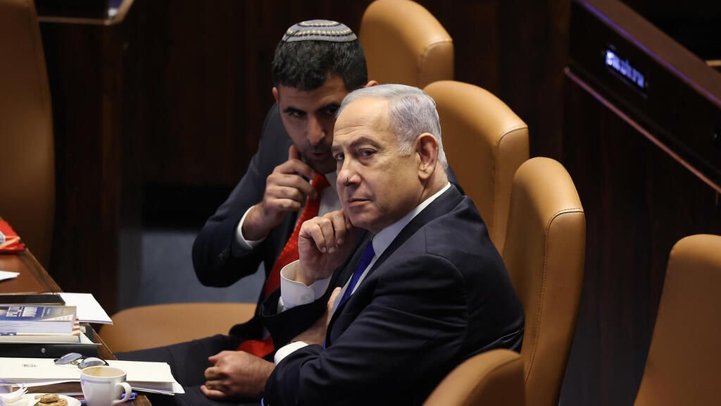 מימין בנימין נתניהו ראש ה ממשלה שלמה קרעי שר ה תקשורת 