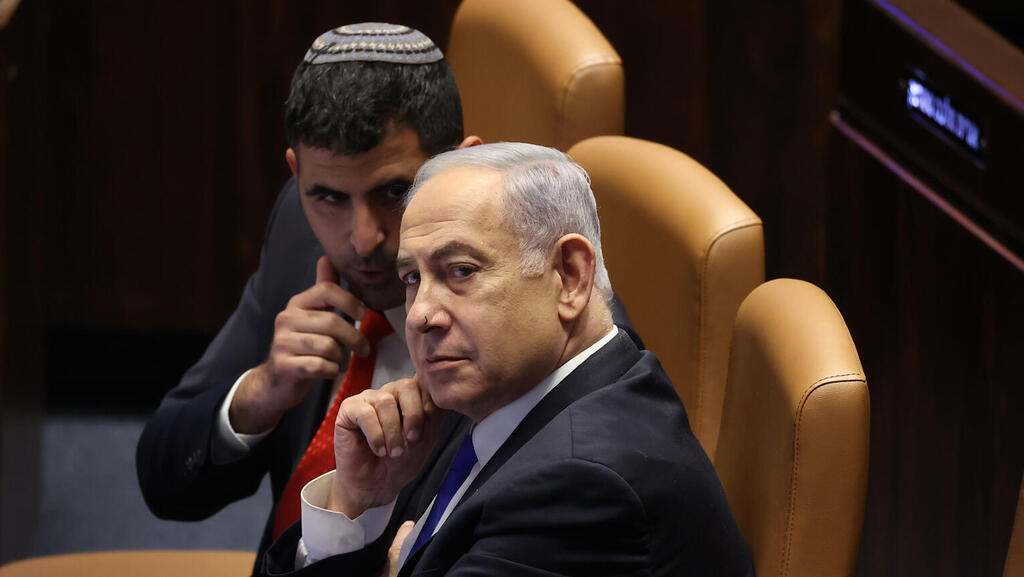 מימין בנימין נתניהו ראש ה ממשלה שלמה קרעי שר ה תקשורת 