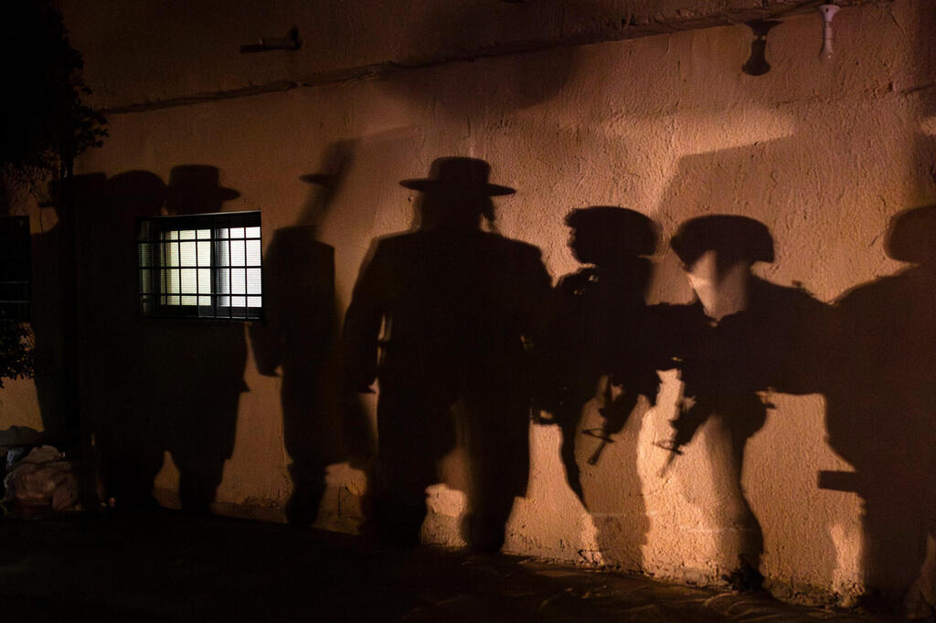 היצירה של איתי רון (צילום: איתי רון/הארץ) עדות מקומית יצירה של איתי רון