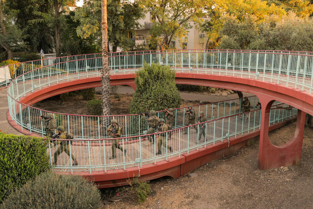 היצירה של מיכאל גלעדי (צילום: מיכאל גלעדי/פלאש 90) עדות מקומית יצירה של מיכאל גלעדי