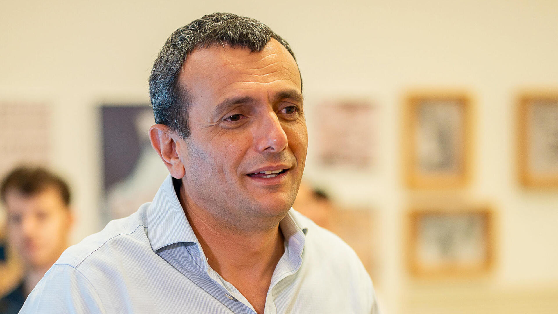שי באב"ד מנכ"ל שטראוס