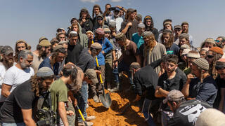 עדות מקומית יצירה של איתי רון