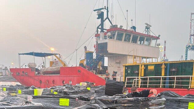 אוניית המטען עליה עוכבו הימאים ההודים. השופטת: "אדישות לזכויות בסיסיות" (צילום: דוברות רשות המסים) אוניית המטען עליה עוכבו הימאים ההודים