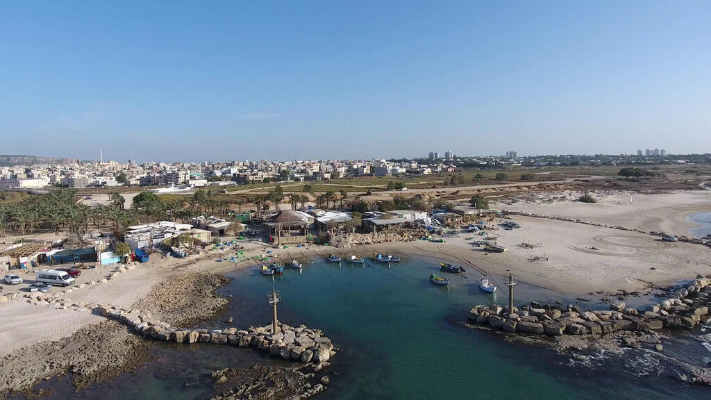 מעגן סירות הדיג בג'סר. "לא חבל על הכסף, להשקיע 3 מיליון רק בשביל להסתכל על הים? יש מקומות הרבה יותר טובים", אומר אחד הדייגים (צילום: קבוצת מגידו) מעגן סירות הדיג בג'סר. "לא חבל על הכסף, להשקיע 3 מיליון רק בשביל להסתכל על הים? יש מקומות הרבה יותר טובים", אומר אחד הדייגים