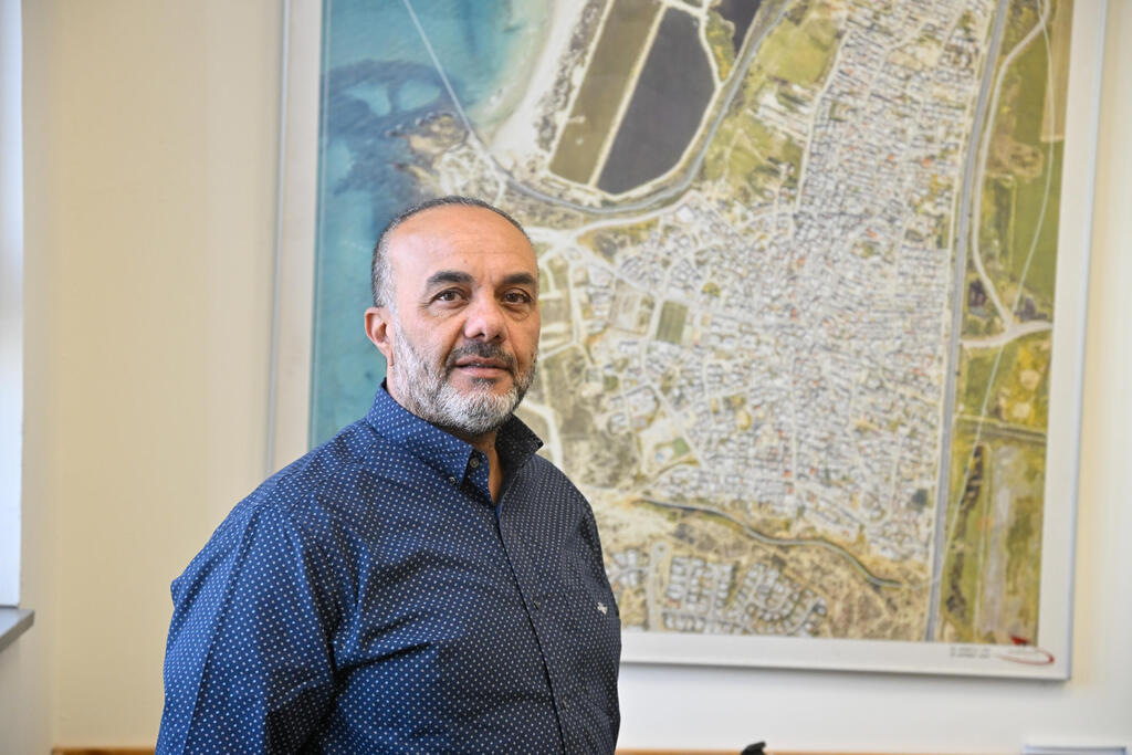 מוראד עמאש. "בגלל מצוקת הדיור ביישוב תושבי ג'סר משלמים 7,000-6,000 שקל שכר דירה כדי לגור בפרויקט" (צילום: שרון צור) מוראד עמאש. "בגלל מצוקת הדיור ביישוב תושבי ג'סר משלמים 7,000-6,000 שקל שכר דירה כדי לגור בפרויקט"