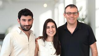מייסדי החברה. מימין תמיר כרמל – יו"ר אורי כהן - COO, ו יונתן חצור מנכ"ל החברה