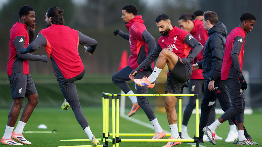 שחקני ליברפול באימון השבוע. אי־שקט בחדר ההלבשה בגלל פערי שכר (צילום: Jon Super/AP) שחקני ליברפול באימון השבוע