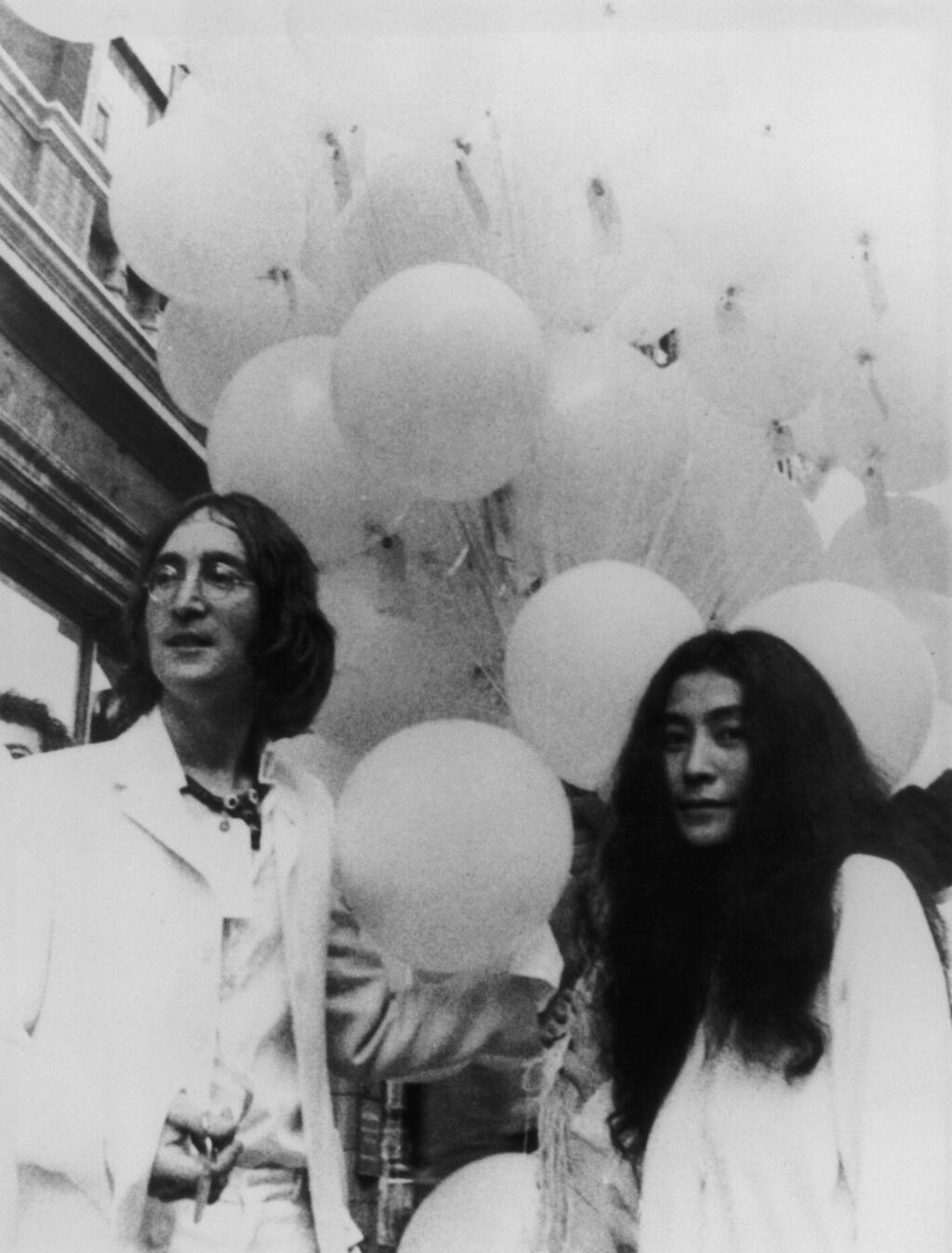 "ג'ון ויוקו: אחד לאחד". מוקסם ונרתע מרדיקלים (צילום: Hulton Archive/ Getty Images) פנאי ג'ון ויוקו אחד לאחד