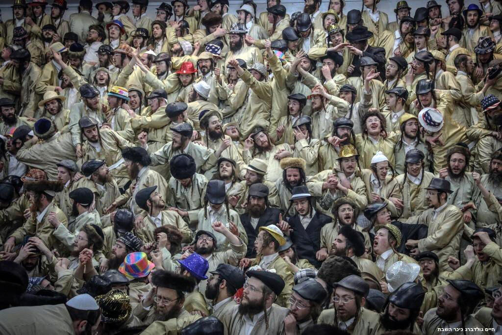 טיש פורים בחסידות תולדות אהרון בירושלים, 2023. "אני לא מביים תמונות"
(צילום: חיים גולדברג / פלאש 90) פנאי טיש פורים בחסידות תולדות אהרון בירושלים