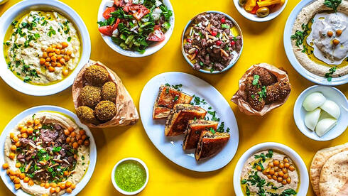 צילום: יעקוב בלומנטל נמצא מתחרה מפתיע לחומוס אבו חסן