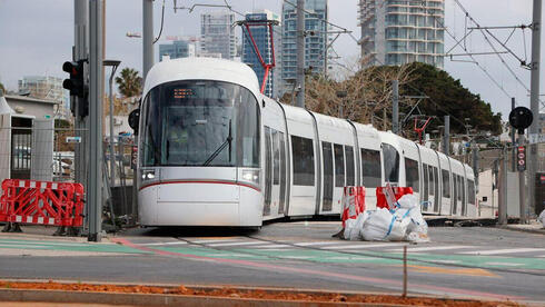 צילום: מוטי קמחי עקב מחסור בנהגים: נבחנת הורדת הגיל המינימלי של נהג קטר ברכבת קלה ל־21