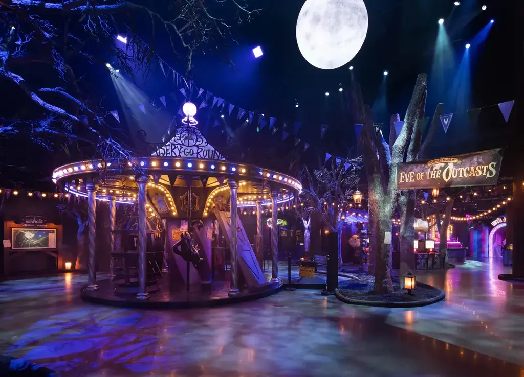 יריד בהשראת "וונסדיי" בנטפליקס האוס פילדלפיה (צילום: Kat Kendon/Netflix) נטפליקס האוס פילדלפיה The Wednesday experience