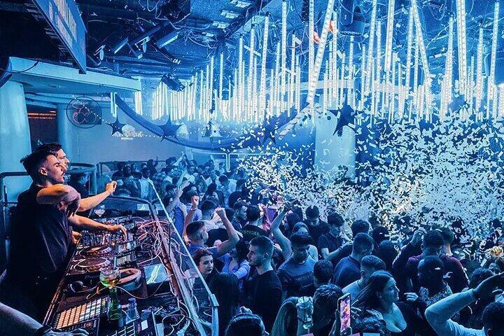 מועדון ריקודים פאשה ברצלונה חיי לילה 