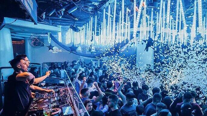 מועדון ריקודים פאשה ברצלונה חיי לילה 