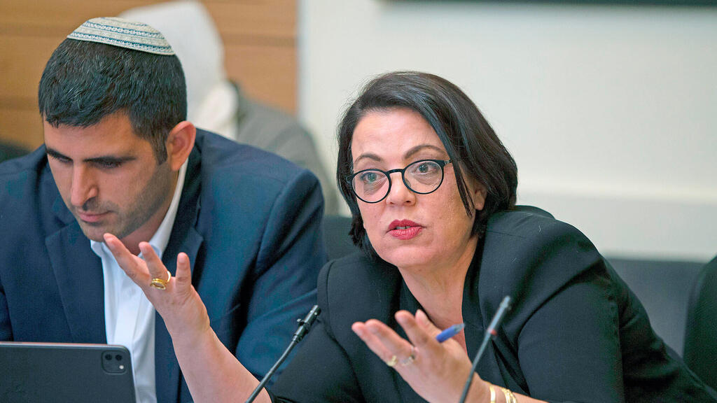 יו"ר ועדת התקשורת גלית דיסטל אטבריאן והשר שלמה קרעי (צילום: עמית שאבי) גלית דיסטל אטבריאן חברת כנסת מטעם ה ליכוד בועדת הכנסת