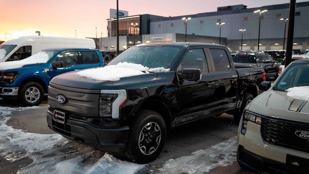 F-150 לייטנינג בסוכנות פורד בשיקגו