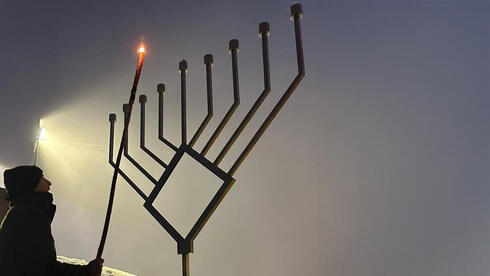 חנוכיה לי יש: מדליקים נרות ברחבי העולם