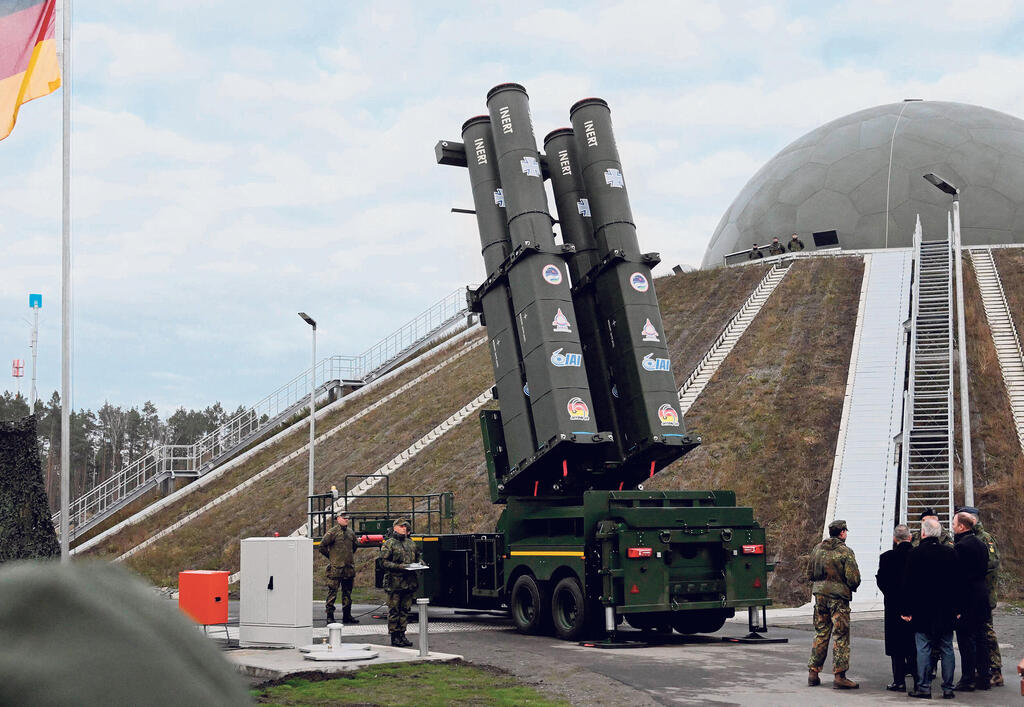 Arrow in Berlin. (Photo: AFP) סוללת טילי חץ ראשונה הוצבה ב ברלין דצמבר 2025