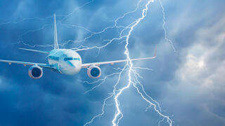 הקברניט מטוס נוסעים ברק 