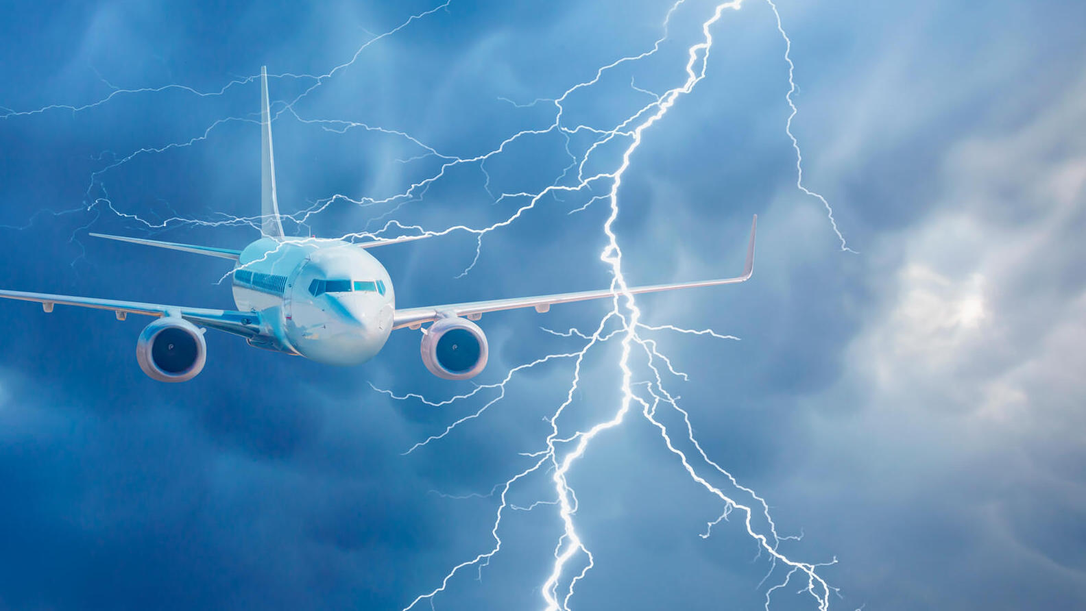 הקברניט מטוס נוסעים ברק 