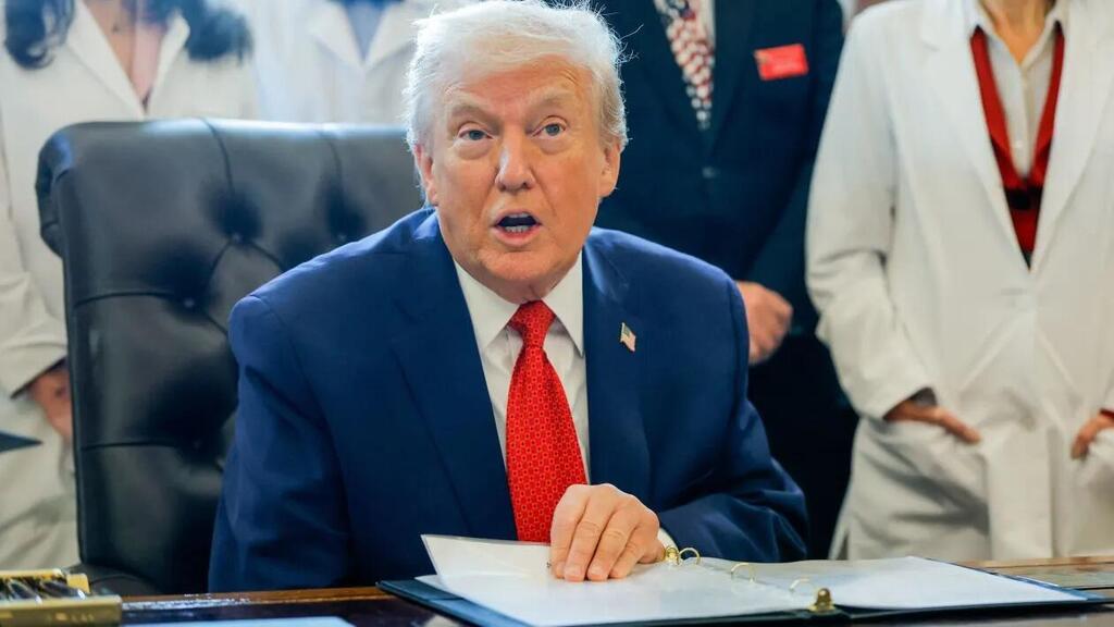 נשיא ארה"ב דונלד טראמפ חותם על צו להסרת קנאביס מרשימת הסמים המסוכנים בארה"ב