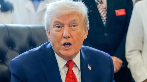 מגביר את הלחץ: טראמפ הטיל מכס של 25% על מדינות שסוחרות עם איראן