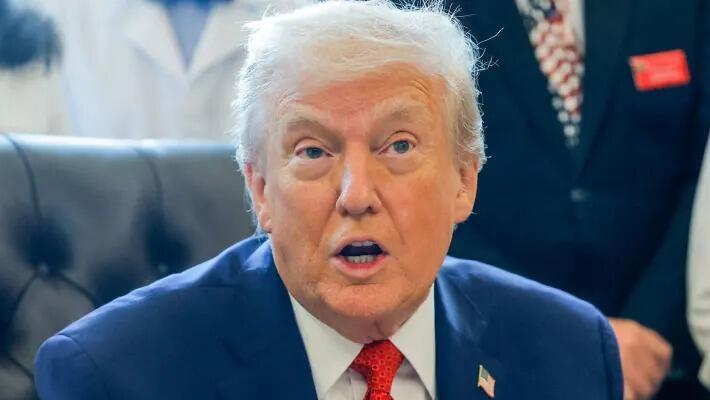 נשיא ארה"ב דונלד טראמפ חותם על צו להסרת קנאביס מרשימת הסמים המסוכנים בארה"ב