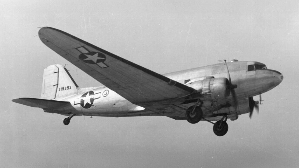 הקברניט מטוס נוסעים ברק