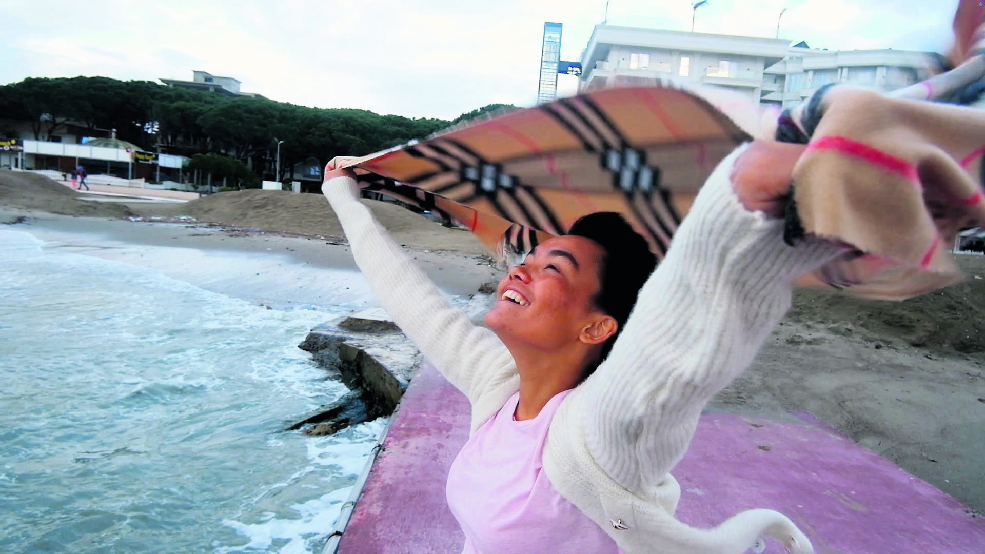 פאטימה סרקט האפגנית בסרט "Day Trip"