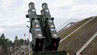 סוללת טילי חץ שהוצבה באזור ברלין גרמניה