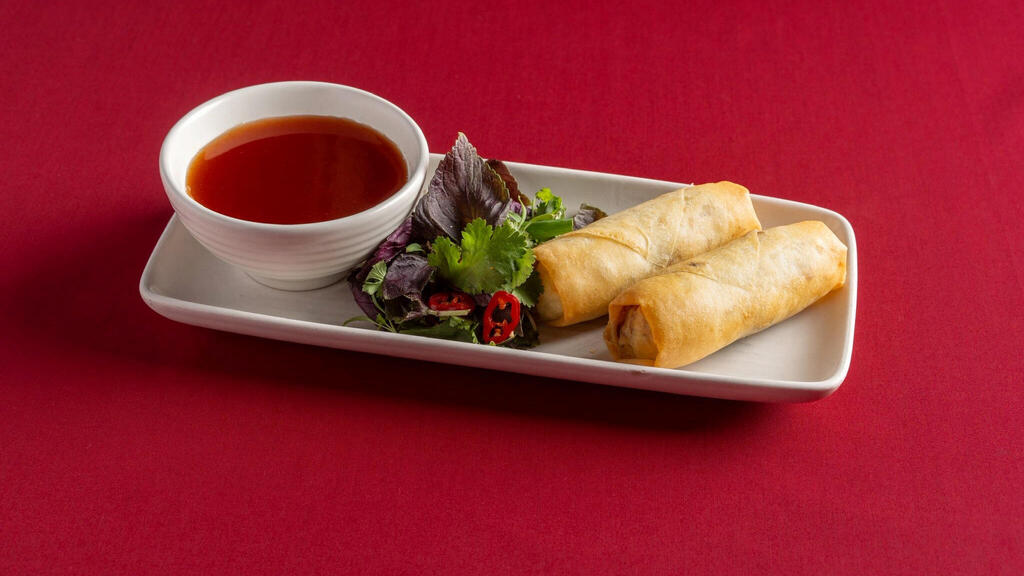 מנת אגרול מסעדת הסינית האדומה של השף יובל בן נריה פנאי