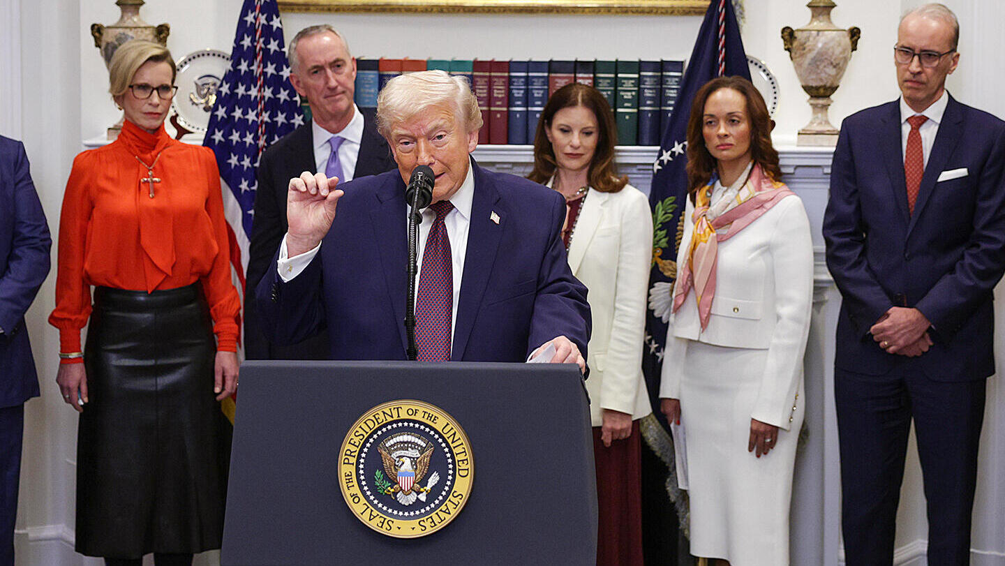 הנשיא דונלד טראמפ וראשי תעשיית הפארמה ב 19.12.25 בבית הלבן