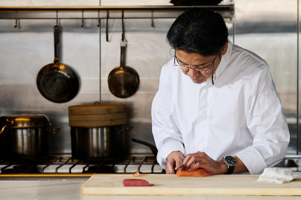 השף מאסקי סוגיסאקי מסעדת היוקרה דיינינגס פנאי