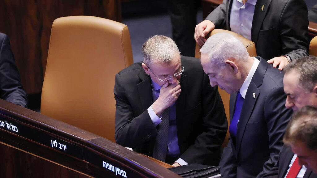 מימין ישראל כץ שר הביטחון בנימין נתניהו ראש הממשלה יריב לוין שר המשפטים ב מליאת הכנסת