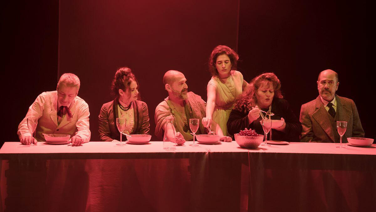 פנאי מתוך ההצגה  מהפכניות של תיאטרון אספמיה 