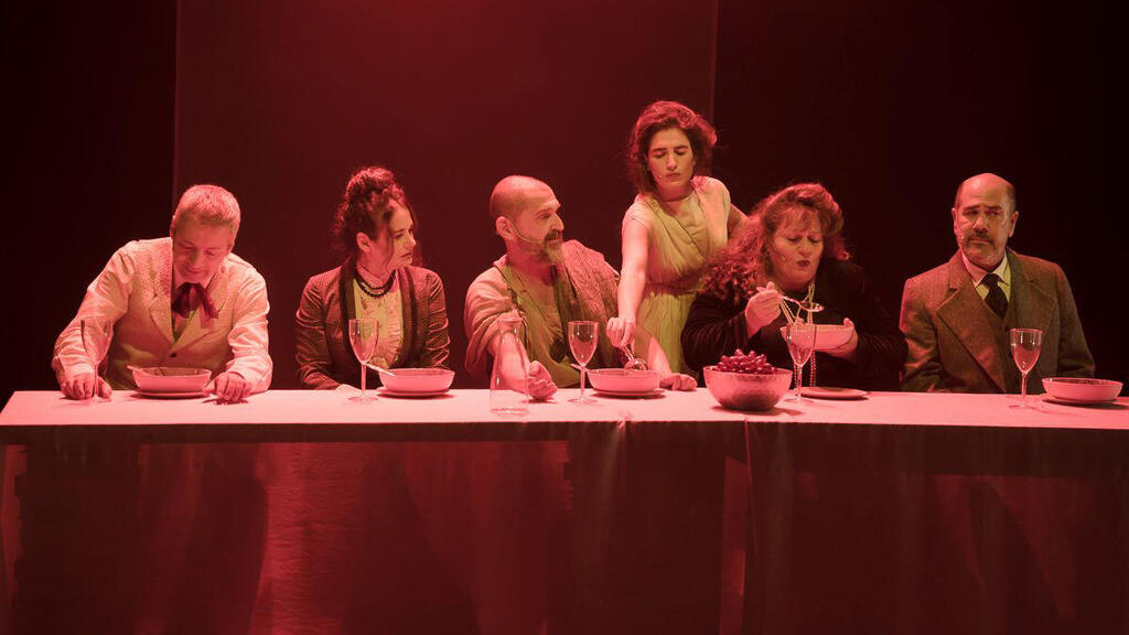 פנאי מתוך ההצגה  מהפכניות של תיאטרון אספמיה 