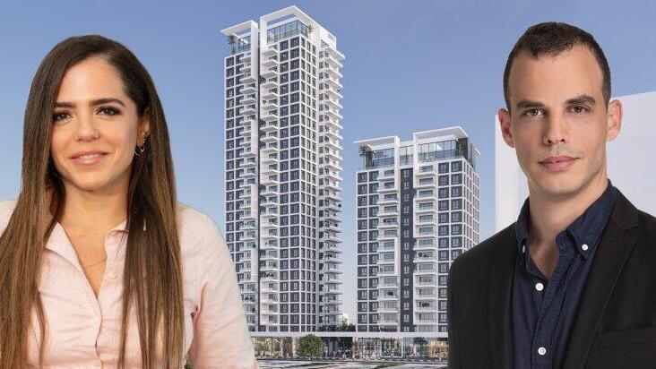 רועי גלעד דורון ונטע להב, על רקע הדמיה של הפרויקט בנתניה