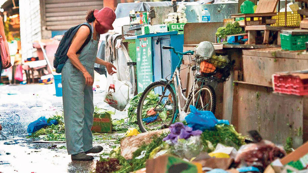 מזון מושלך ב שוק הכרמל בתל אביב 