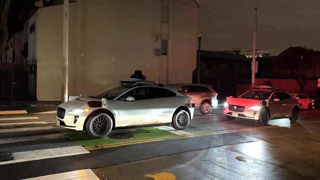 רובוטקסי של וויימו נתקע בסן פרנסיסקו בהפסקת חשמל (צילום: Tayfun Coskun/Anadolu, via Getty) רובוטקסי רכב אוטונומי של ווימו Waymo נתקע בסן פרנסיסקו בהפסקת חשמל