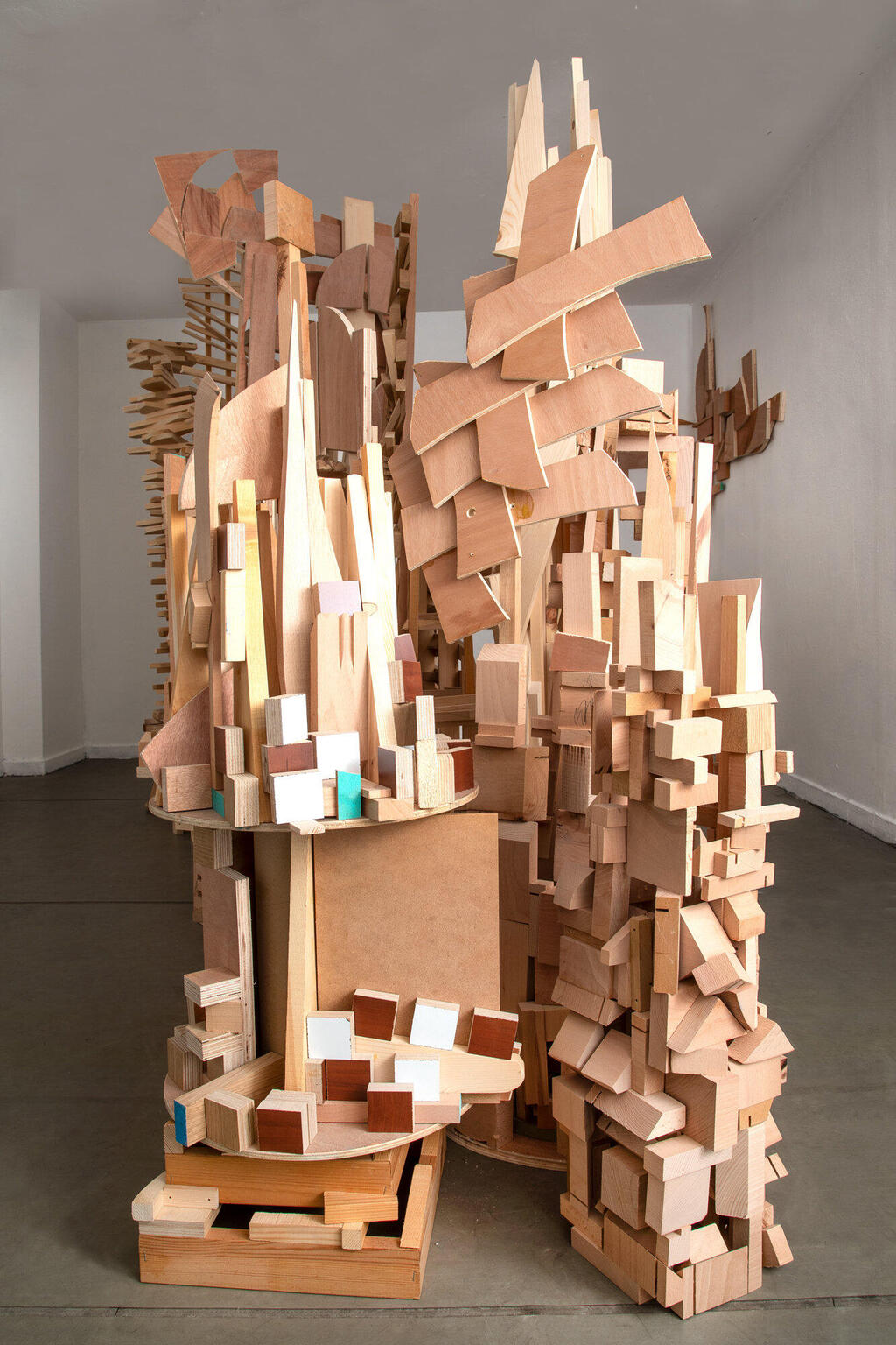 פנאי  מיצב של שולי בורנשטיין וולף