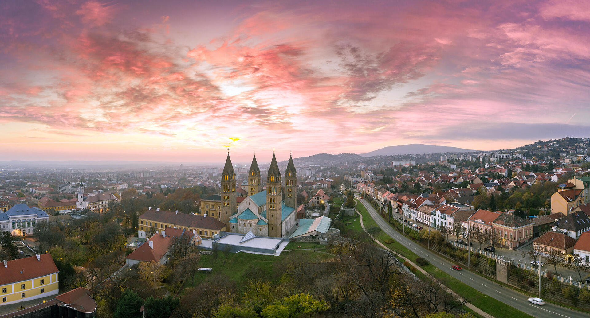 פוטו ערים יפות מתחת לרדאר Pecs הונגריה