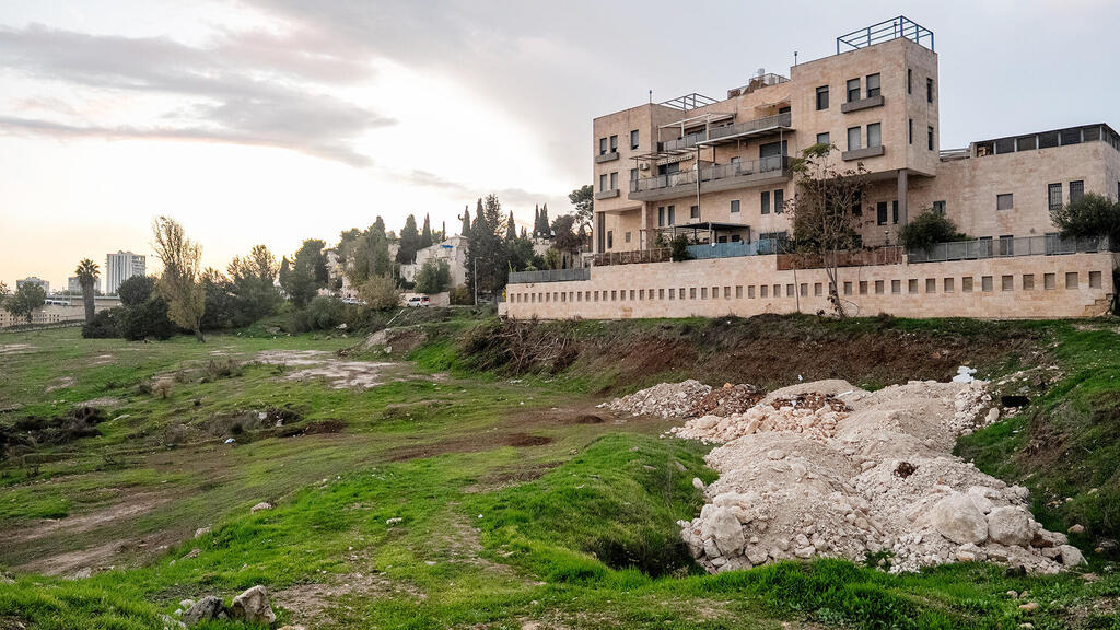 שטח פרוייקט בנייה  ברחוב ים המלח 1 ירושלים שנרכש עבור שגרירות ארצות הברית