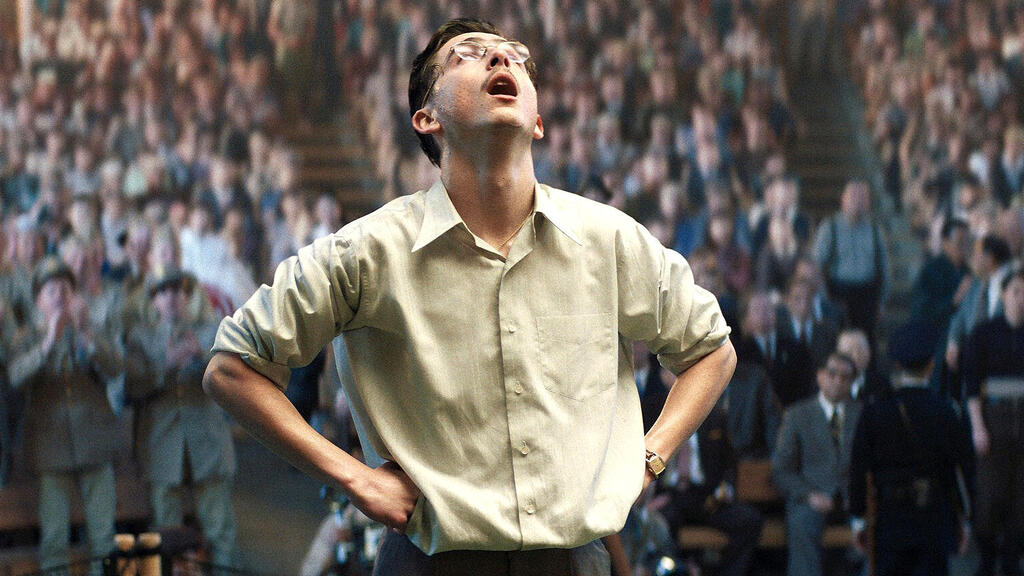 השחקן טימותי שאלאמה בסרט מרטי סוּפרים פנאי