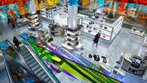 צילום: kena betancur/AFP אמזון נגד סאקס הקורסת: "שרפה מאות מיליוני דולרים בפחות משנה"