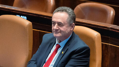 צילום: שלו שלום כ”ץ הורה לבטל מנויים לעיתון "הארץ", משרד הביטחון מתעלם מפניות היועמ”שית בנושא