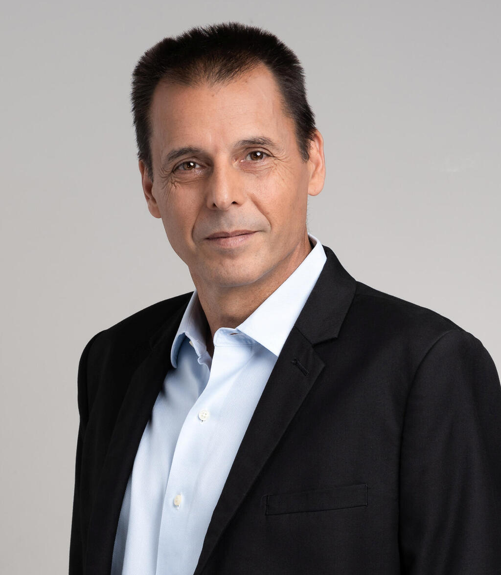 מוסף מנהלים 2025 - רונן אגסי מנכ"ל מגדל ביטוח 